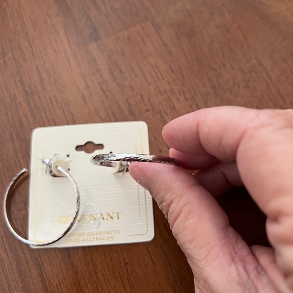 - Hoop silver earrings - Picture 3 of 4